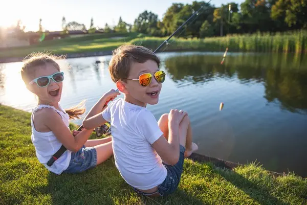 Kinderen met zonnebril
